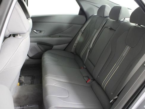 Certified 2025 Hyundai Elantra SEL image 19