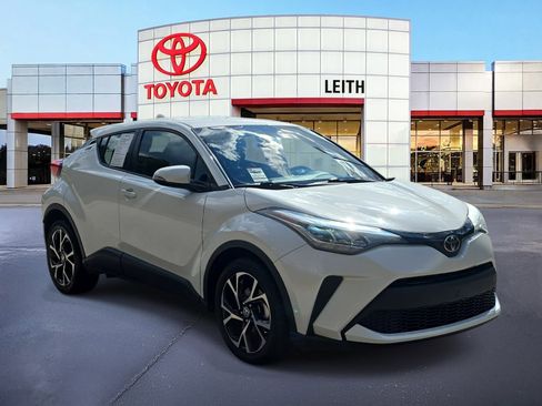 Used 2020 Toyota C-HR XLE image 3