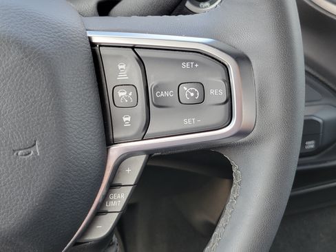 Used 2025 RAM 2500 Big Horn AWD/4WD image 12