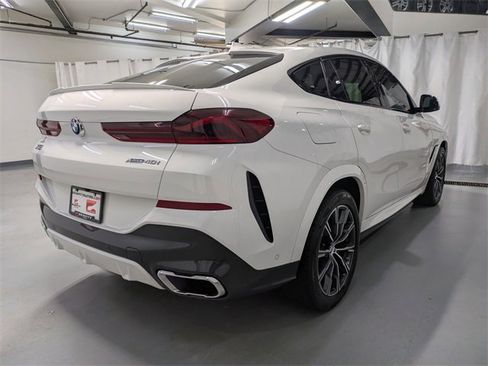 Used 2021 BMW X6 xDrive40i w/ M Sport Package image 4