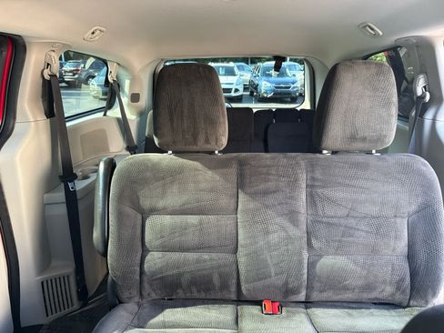 Used 2016 Dodge Grand Caravan American Value Package w/ UConnect Hands-Free Group FWD image 15