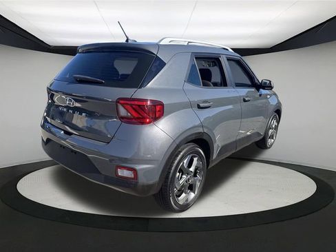 Used 2024 Hyundai Venue SEL image 8