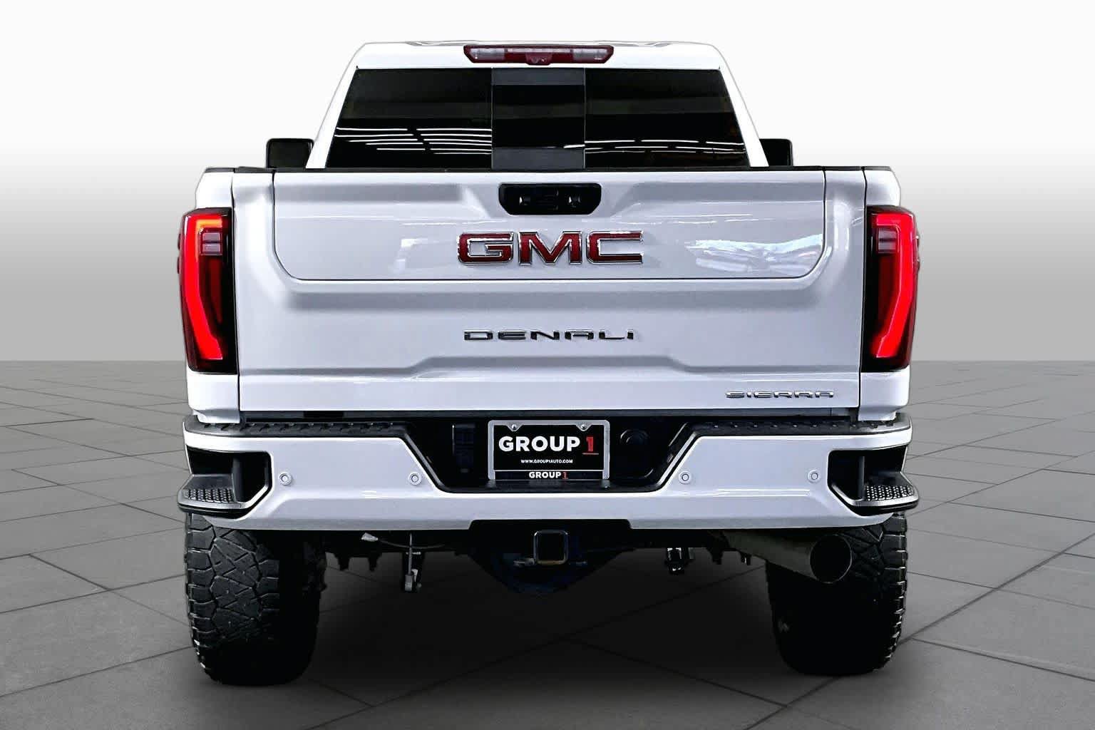 Used 2024 GMC Sierra 2500 Denali w/ Denali Reserve Package AWD/4WD image 5