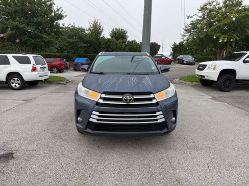 Used 2019 Toyota Highlander XLE FWD image 8