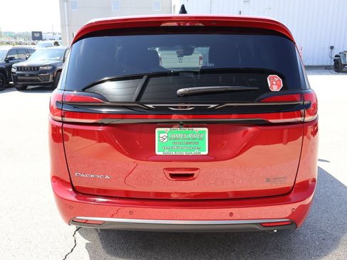 New 2027 Chrysler Pacifica Select FWD image 4