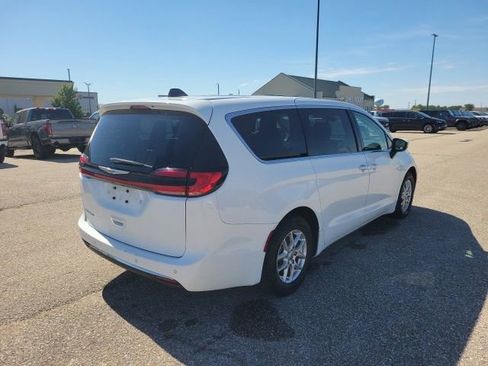Used 2023 Chrysler Pacifica Touring-L FWD image 20
