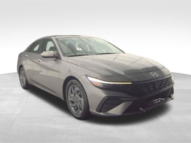 Used 2024 Hyundai Elantra SEL FWD image 8