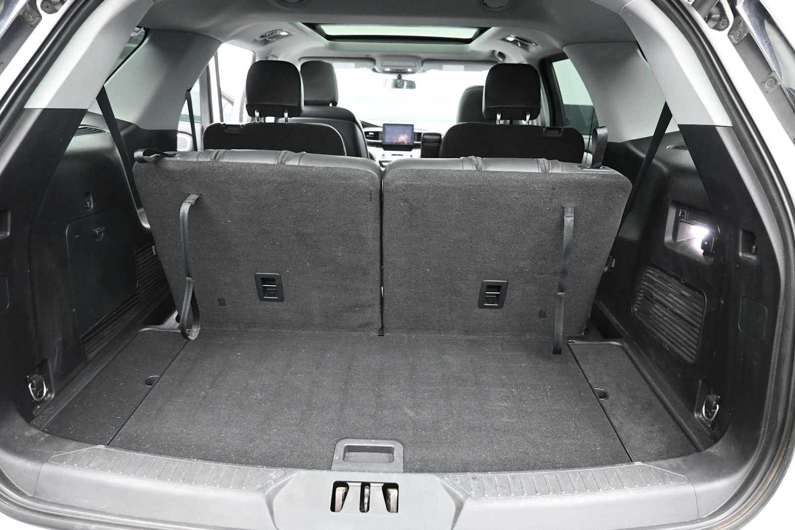 Used 2020 Ford Explorer XLT w/ Equipment Group 202A AWD/4WD image 16