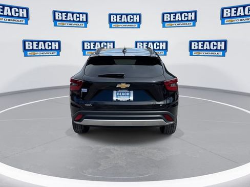 Used 2025 Chevrolet Trax LT FWD image 7
