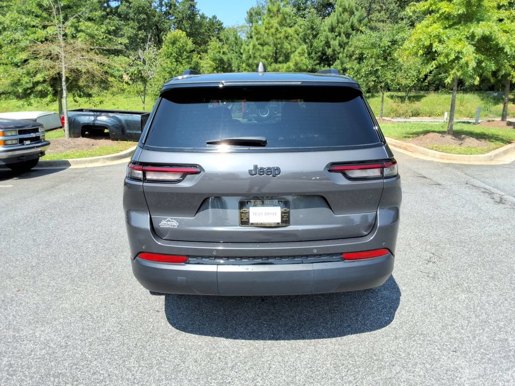 Used 2025 Jeep Grand Cherokee L Altitude RWD image 6