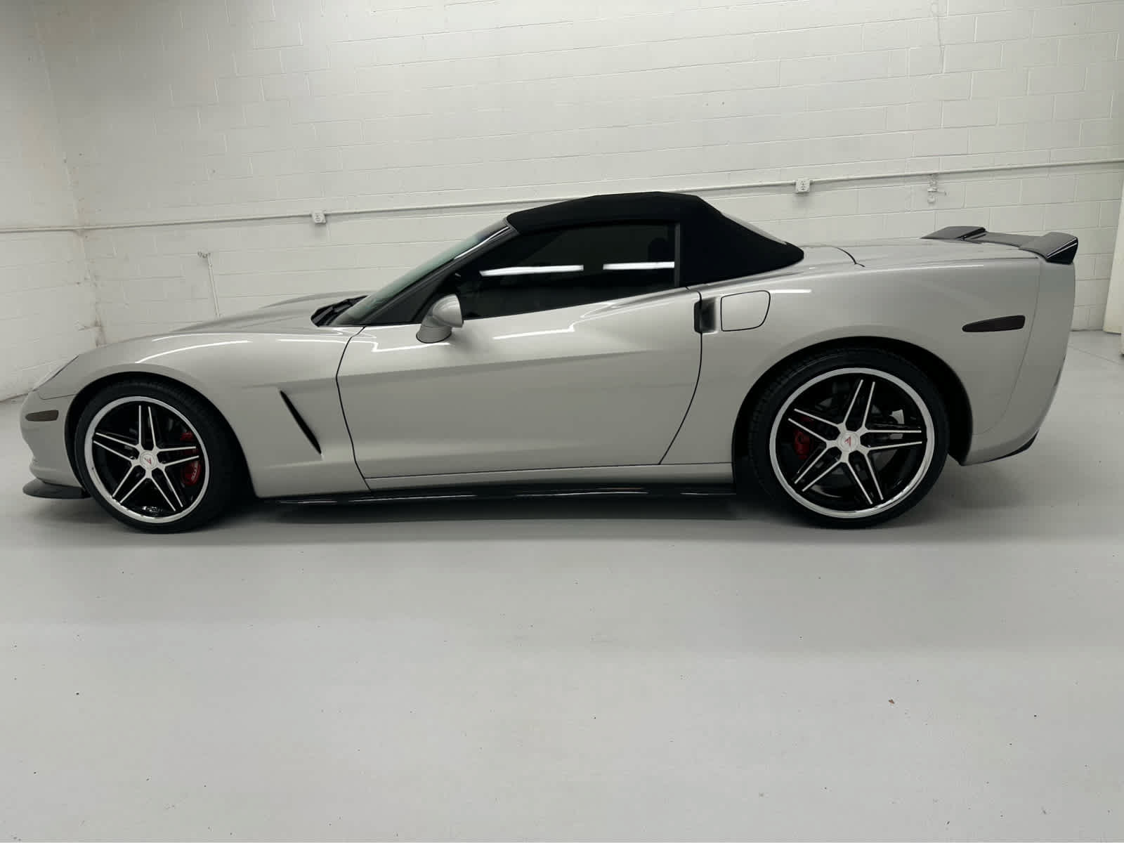 Used 2007 Chevrolet Corvette Convertible w/ Preferred Equipment Group RWD image 24