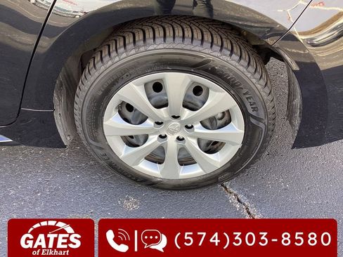 Used 2025 Toyota Corolla LE image 27