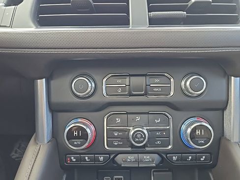 Used 2023 GMC Yukon SLT w/ SLT Luxury Package image 23