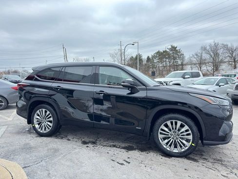 New 2026 Toyota Highlander Platinum image 6