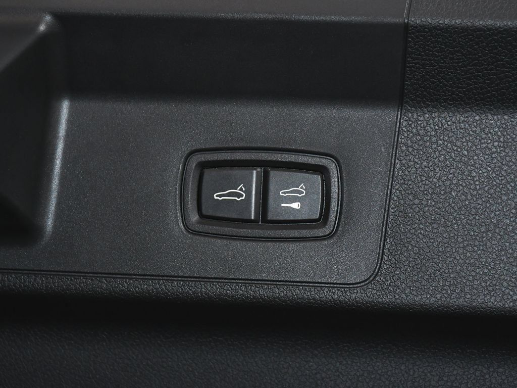 Used 2025 Porsche Panamera 4 E-Hybrid AWD/4WD image 68