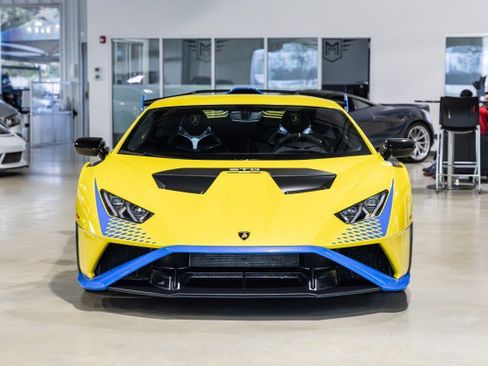 Used 2022 Lamborghini Huracan STO image 9
