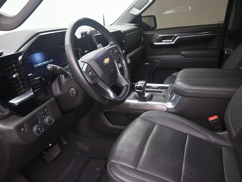 Used 2024 Chevrolet Silverado 1500 LTZ RWD image 12