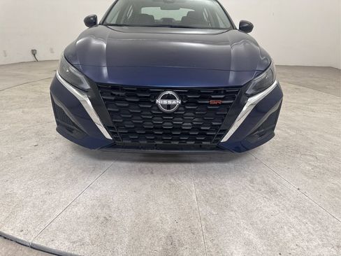 Used 2023 Nissan Altima 2.5 SR FWD image 10