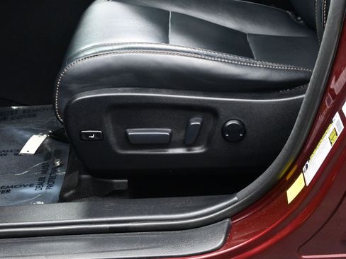 Used 2017 Toyota Highlander XLE image 11