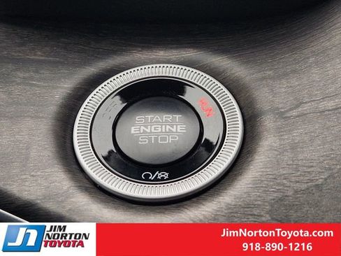 Used 2025 Jeep Grand Cherokee Limited w/ Luxury Tech Group II image 24