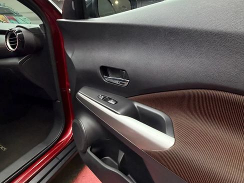 Used 2019 Nissan Kicks SR w/ Exterior Electronics Package FWD image 37