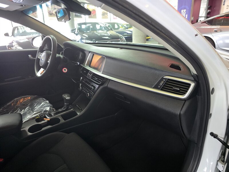 Used 2019 Kia Optima LX FWD image 13