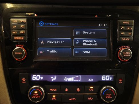 Used 2015 Nissan Rogue SV w/ SV Premium Package FWD image 25