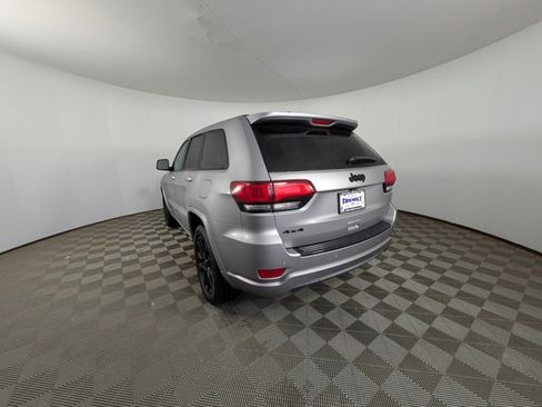 Used 2018 Jeep Grand Cherokee Altitude image 11