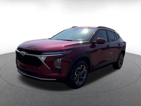 Used 2025 Chevrolet Trax LT FWD image 7