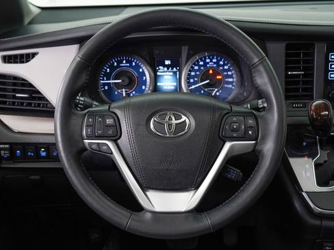 Used 2015 Toyota Sienna Limited Premium AWD/4WD image 12