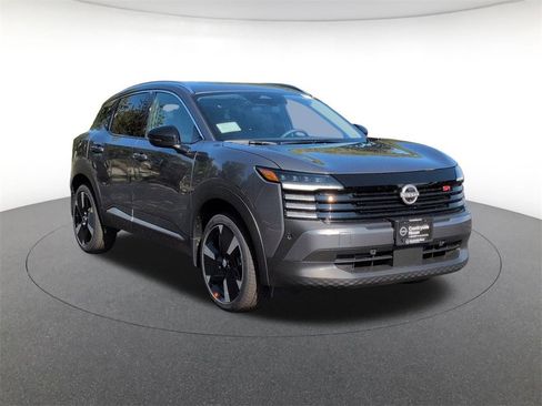 New 2026 Nissan Kicks SR w/ Cold Weather Package image 3