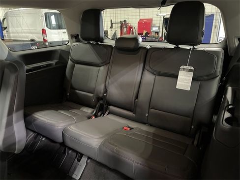 New 2025 Ford Expedition Active image 30