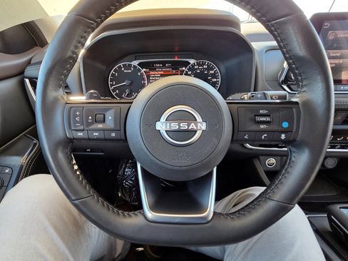 Used 2023 Nissan Rogue SV w/ SV Premium Package image 17