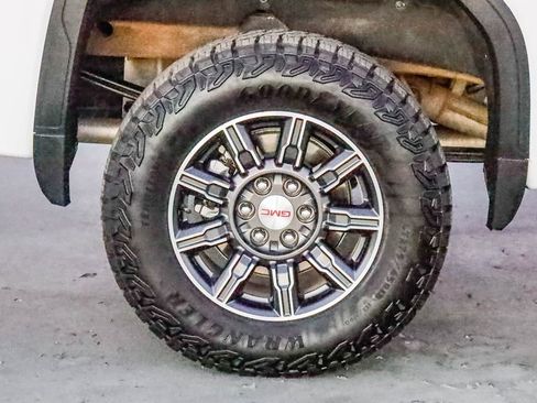 Used 2025 GMC Sierra 1500 AT4 image 11