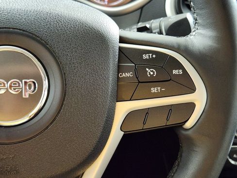 Used 2016 Jeep Cherokee Limited w/ Luxury Group AWD/4WD image 18