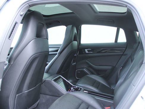 Used 2018 Porsche Panamera 4 image 13
