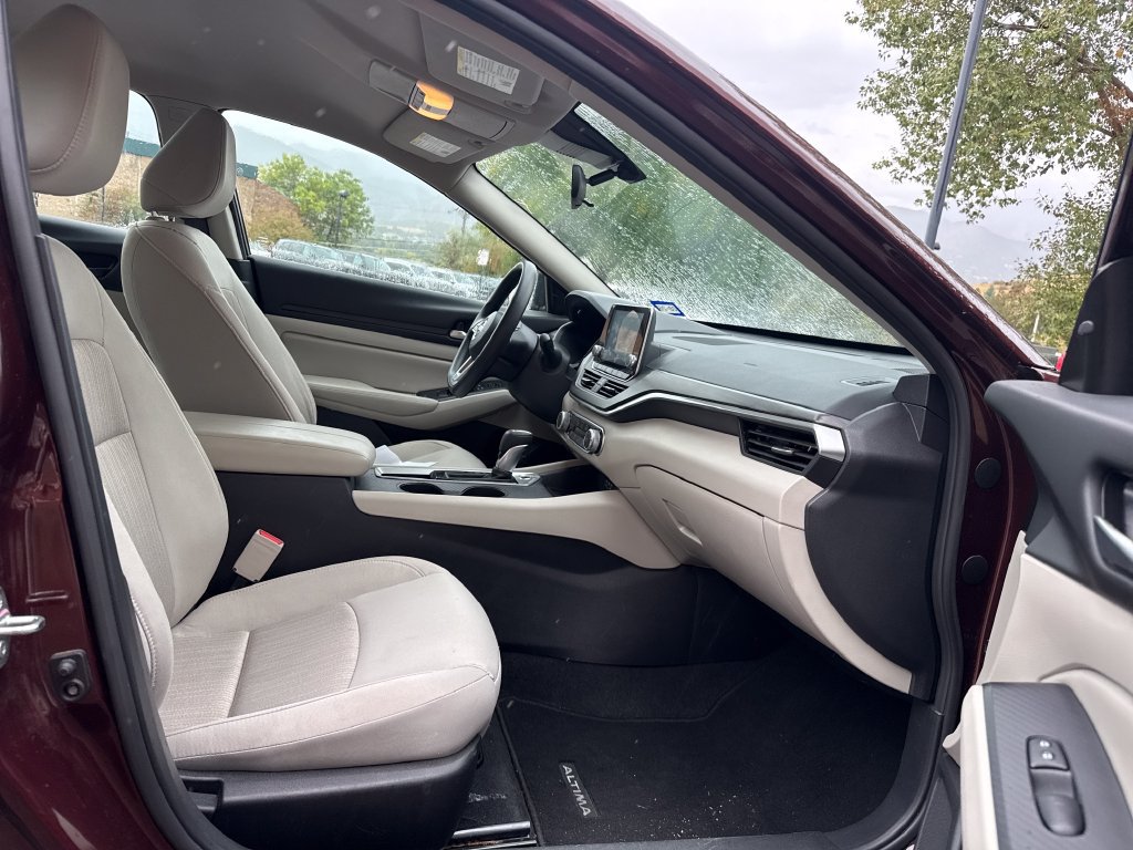 Used 2025 Nissan Altima 2.5 SV FWD image 27