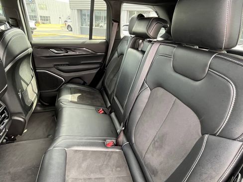 Used 2022 Jeep Grand Cherokee Altitude image 17