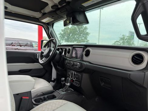 Used 2023 Jeep Gladiator Overland AWD/4WD image 36