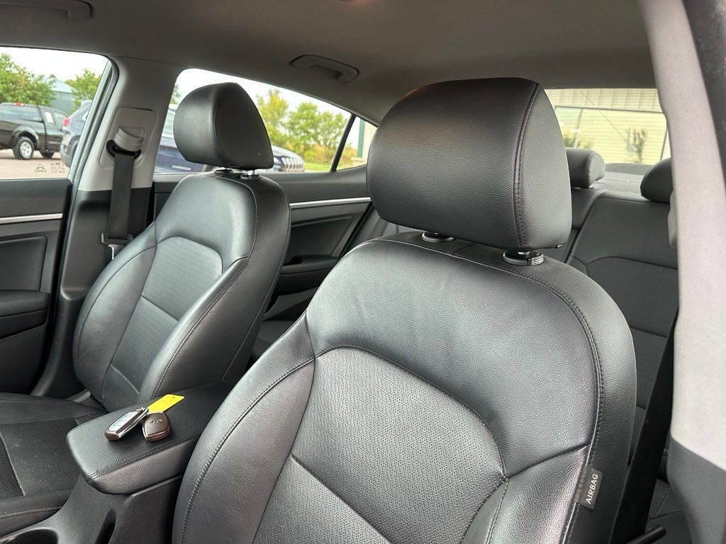 Used 2020 Hyundai Elantra Limited w/ Cargo Package (C1) FWD image 14