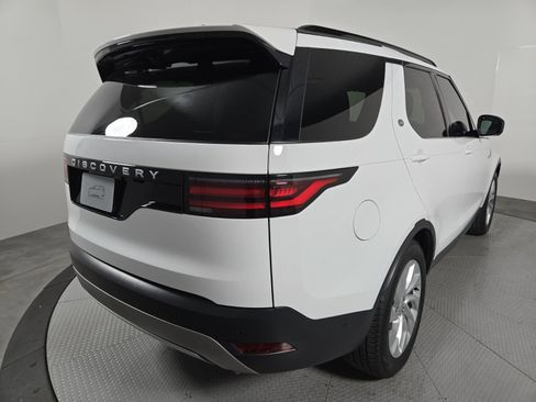Used 2025 Land Rover Discovery S image 5