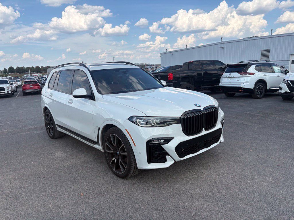 Used 2022 BMW X7 xDrive40i w/ M Sport Package AWD/4WD image 2