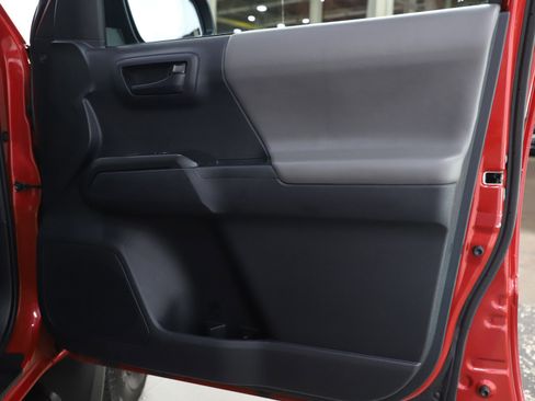 Used 2020 Toyota Tacoma SR w/ SR Convenience Package image 9