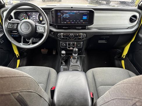 Used 2024 Jeep Wrangler Unlimited image 21