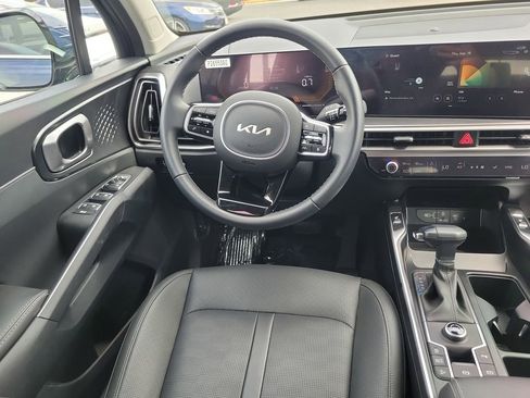 Used 2025 Kia Sorento S w/ Panoramic Sunroof Package image 10
