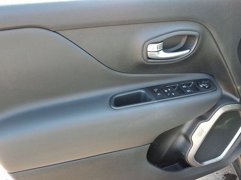 Certified 2022 Jeep Renegade Limited w/ Sun, Sound & Wheels Group image 12