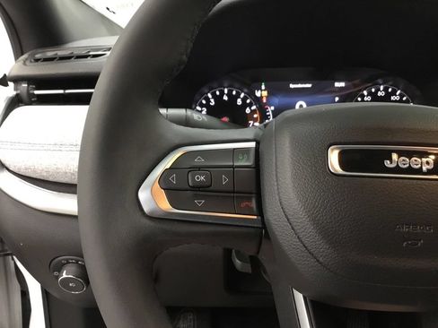 Used 2023 Jeep Compass Latitude w/ Convenience Group AWD/4WD image 15