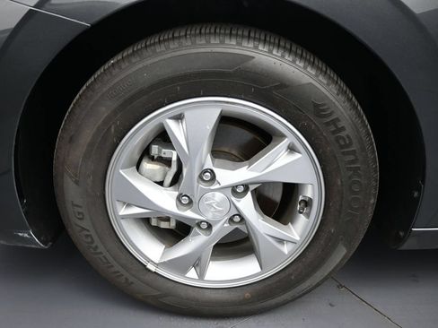 Certified 2021 Hyundai Elantra SE FWD image 14