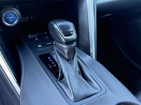 Certified 2021 Toyota Venza LE w/ Carpet Mat Package (TMS) image 26