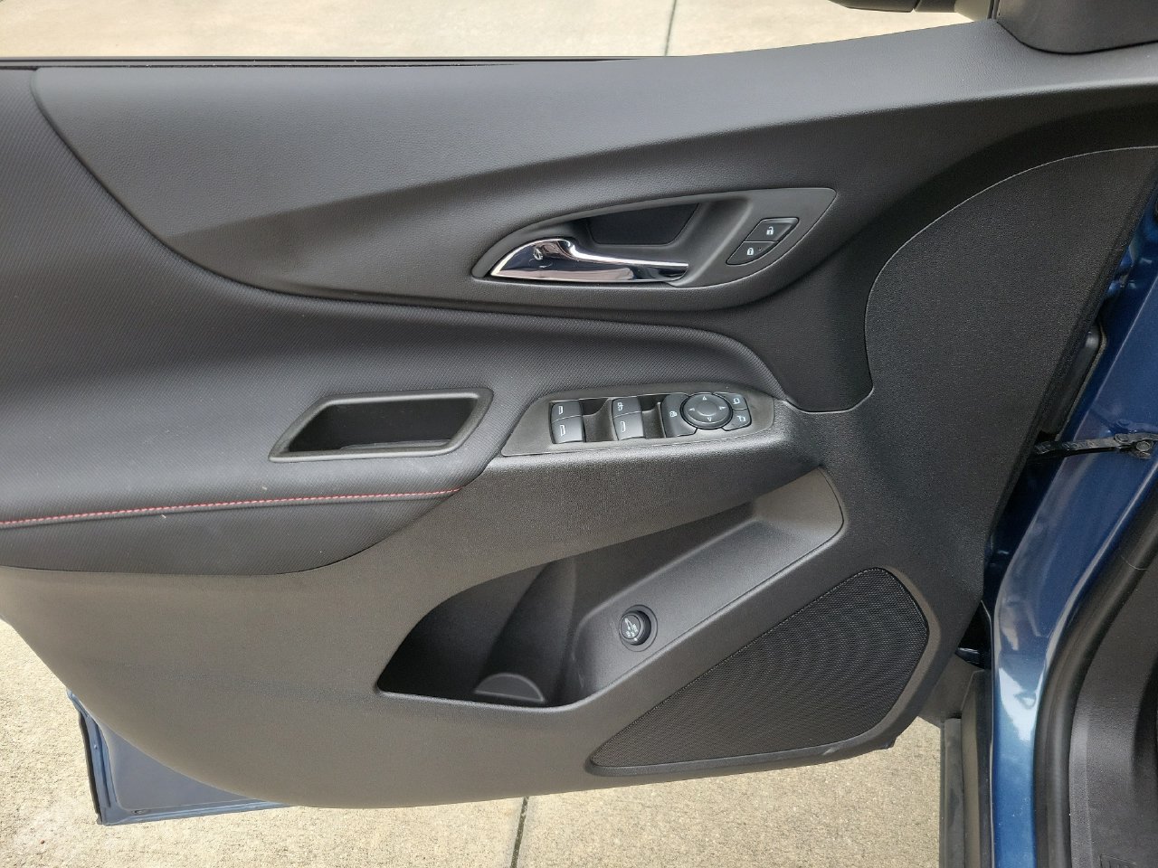 Certified 2024 Chevrolet Equinox RS FWD image 14